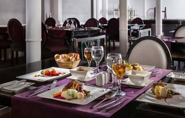 Avalon Waterways MS Farah Restaurant 2.jpg